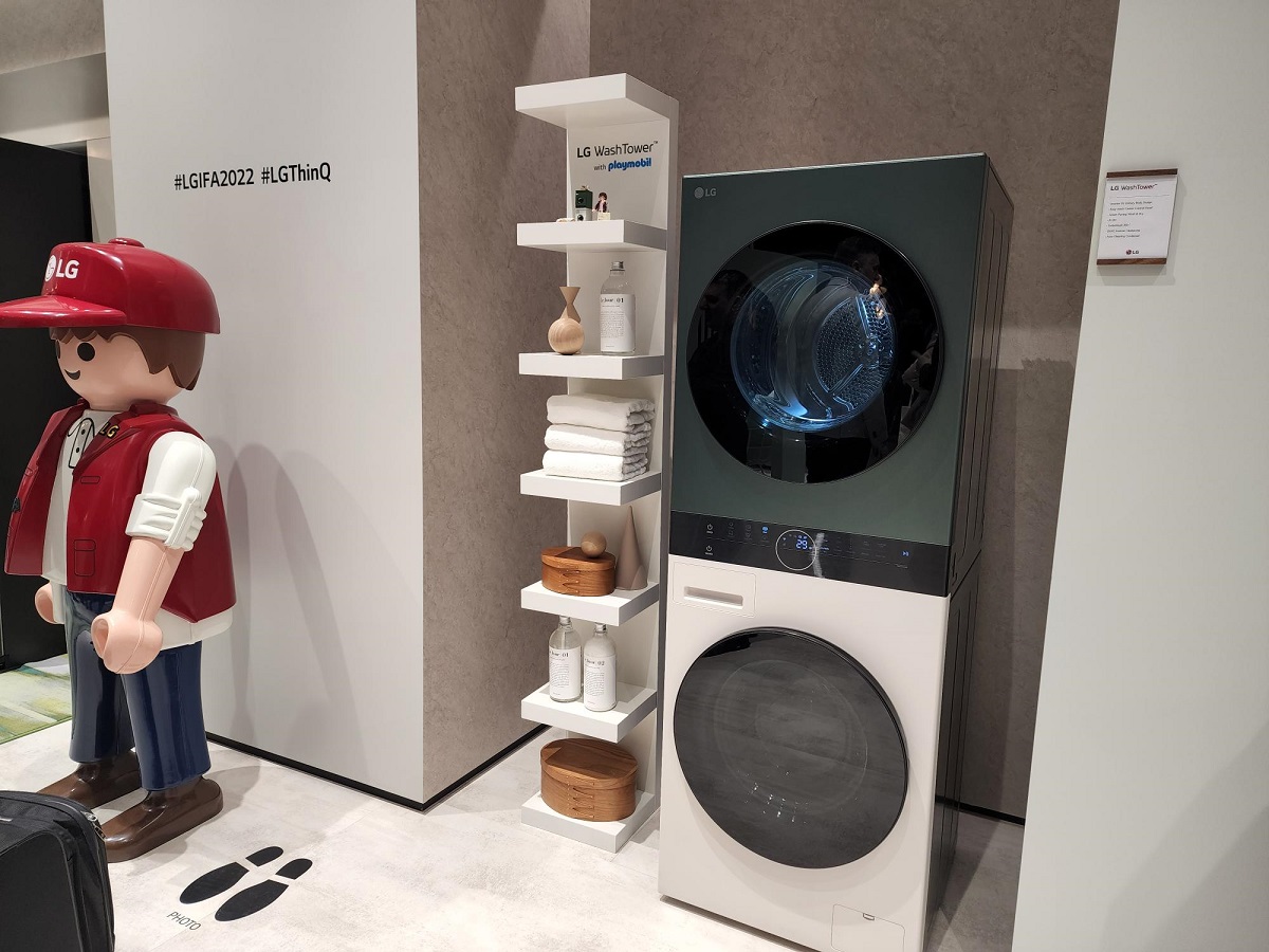 ifa-2022-lg-presents-washtower-compact-laundry-system-appliance-retailer