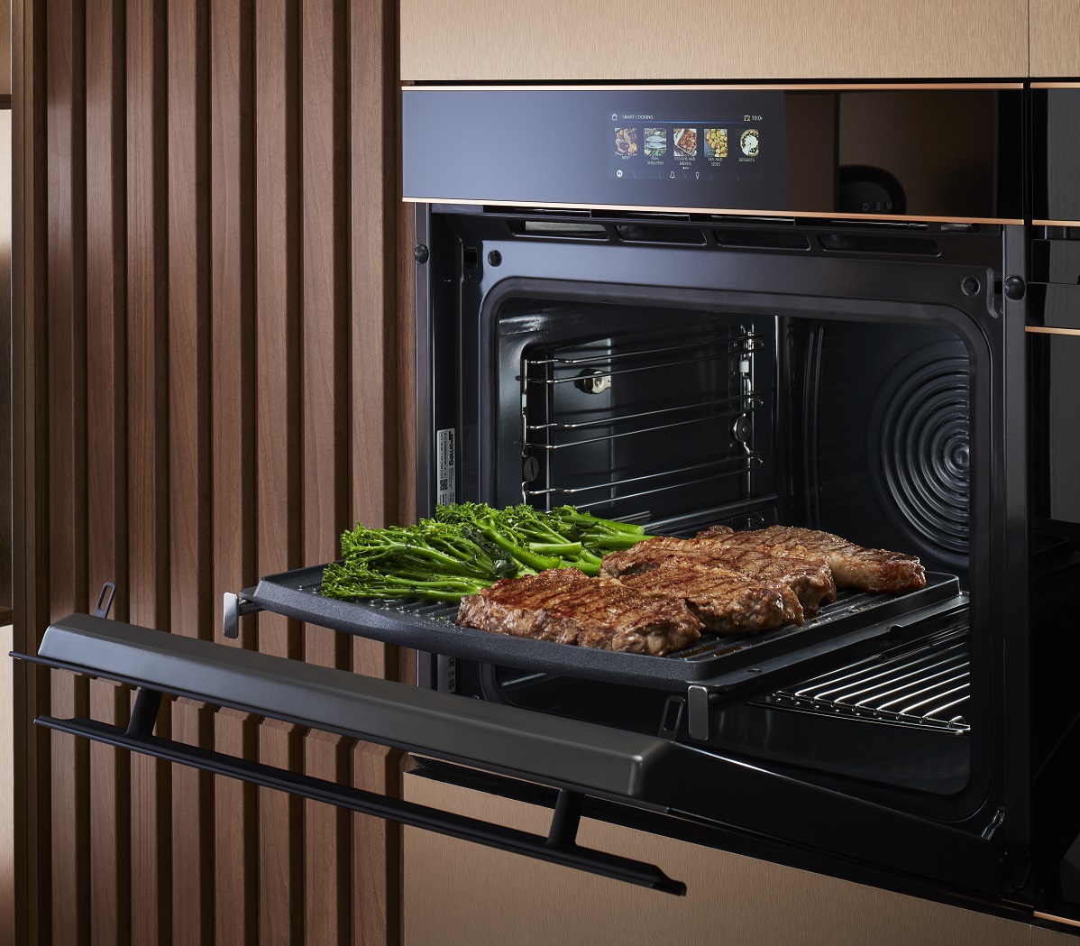 https://www.applianceretailer.com.au/wp-content/uploads/Smeg-Galileo-OmniChefOven-BarbecueTray-SteakBroccolini-WithFoodCooked-Hero-D-0298.jpg